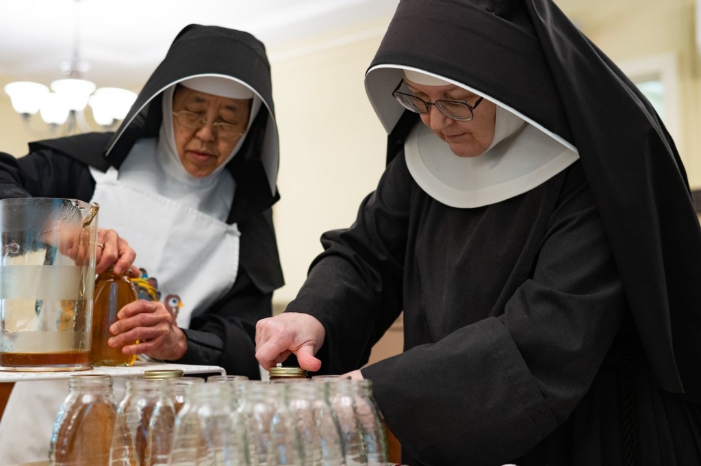 Show Me The Honey Maryland Sisters Find Divine Touch In Beekeeping 