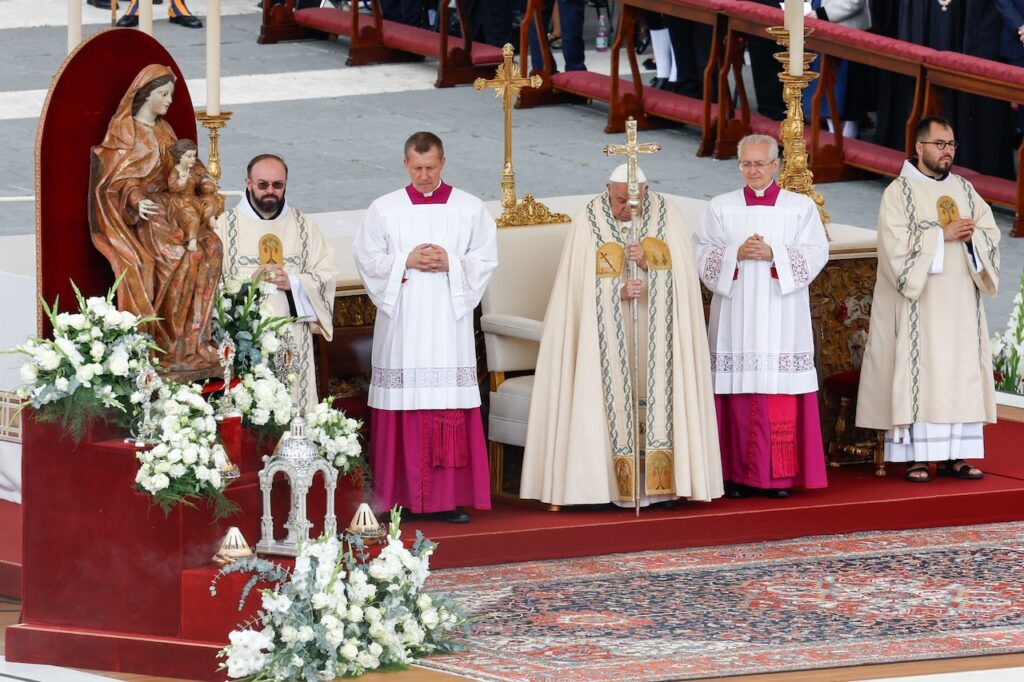 Saints served generously, creatively, pope says at canonization Mass